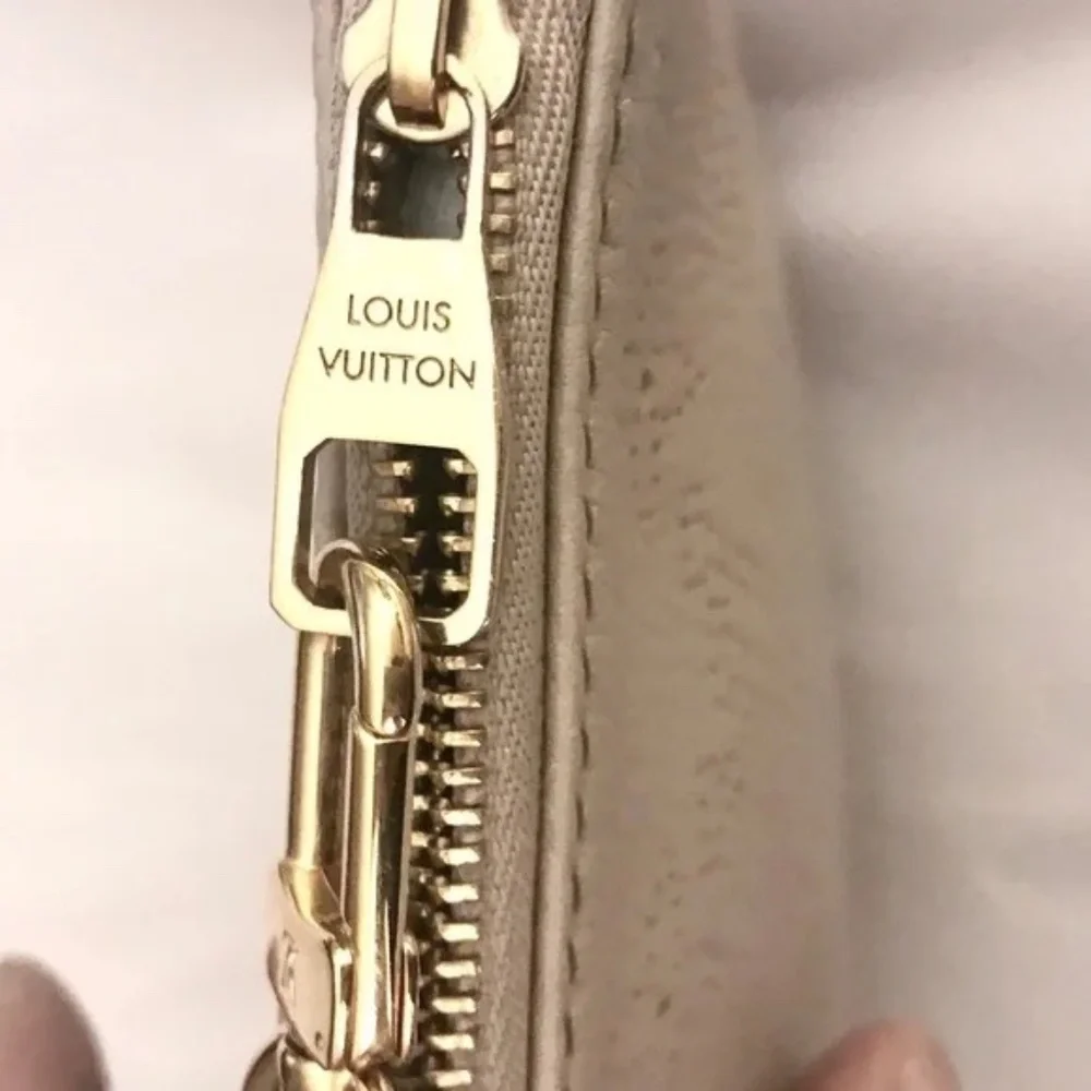 Louis Vuitton Selene Pouch Mahina Beige - Picture 7 of 8